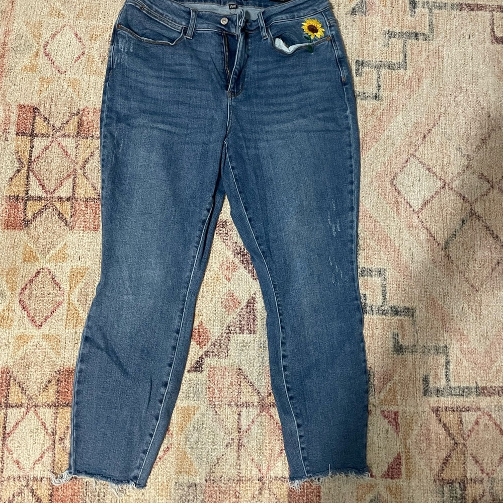 Judy Blue relaxed fit capri